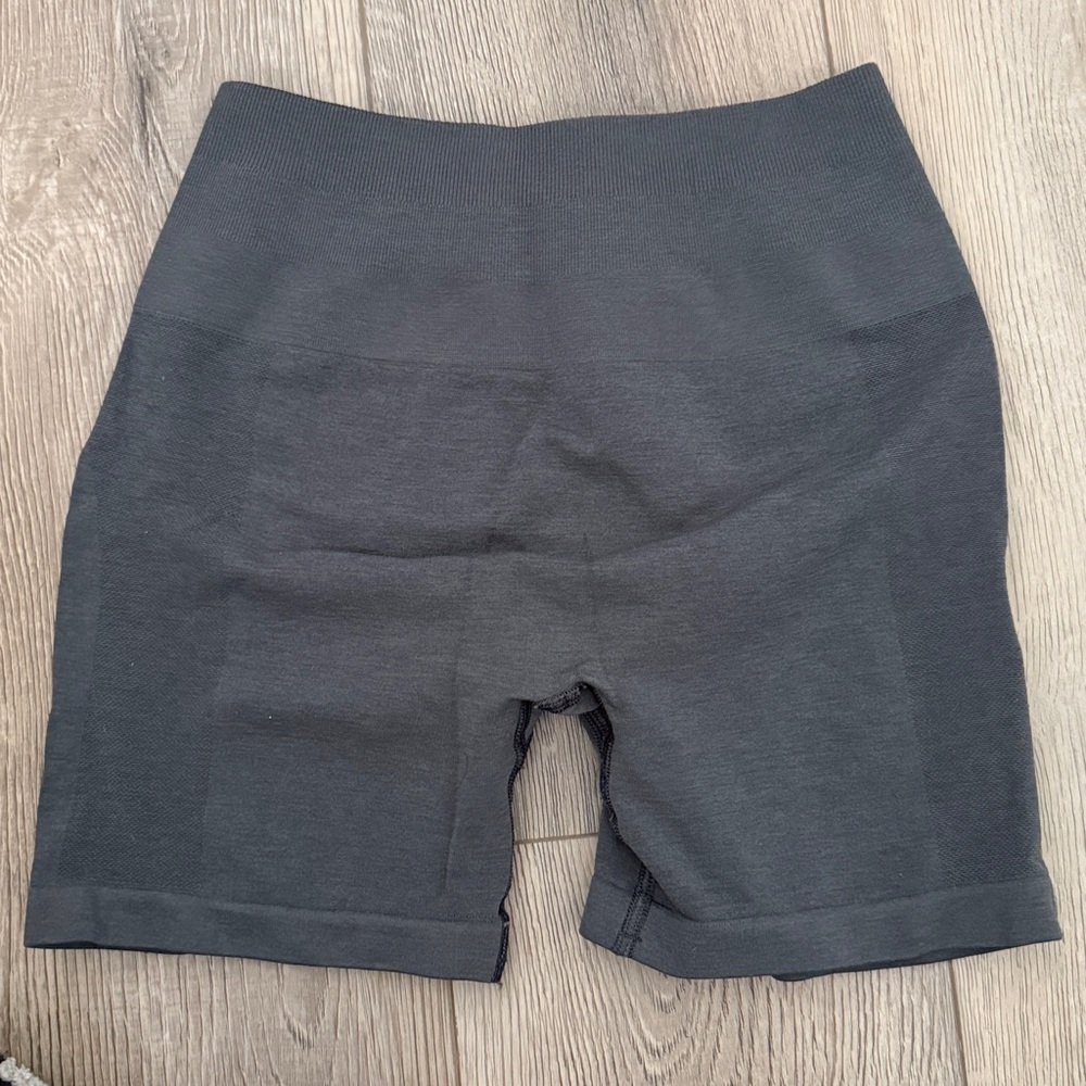 Alphalete amplify Shorts - Picture 2 of 3